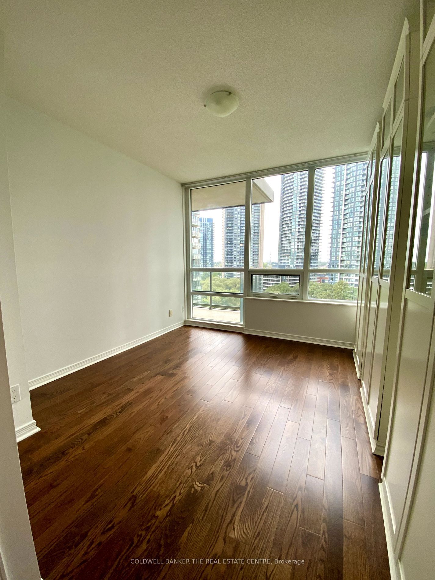 2240 Lake Shore Blvd W, unit 904 for rent