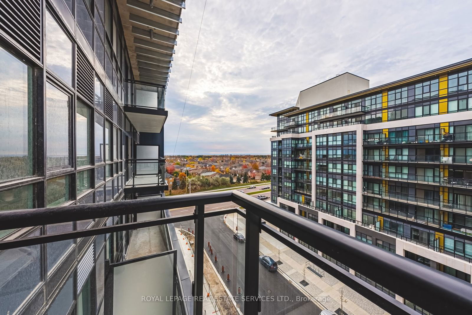 395 Dundas St W, unit 721 for rent