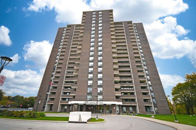 1535 Lakeshore Rd E, unit 403 for sale