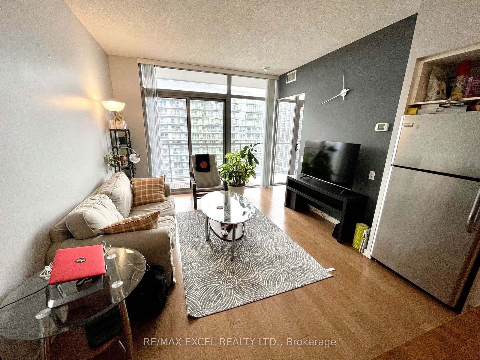 105 The Queensway Ave, unit 2515 for rent