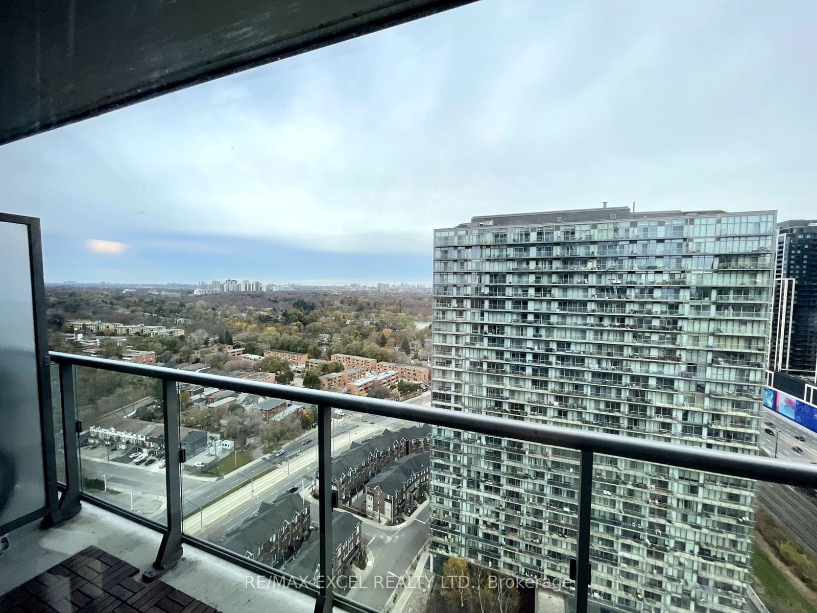 105 The Queensway Ave, unit 2515 for rent