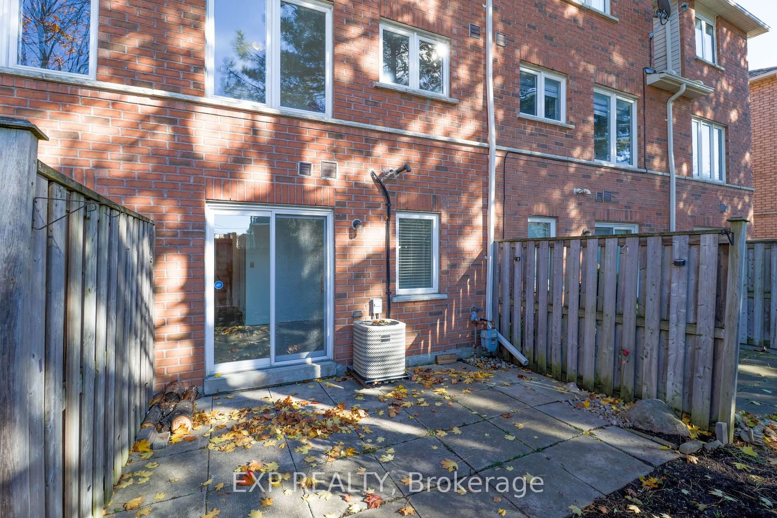 1128 Dundas St West Townhomes, Mississauga, Toronto