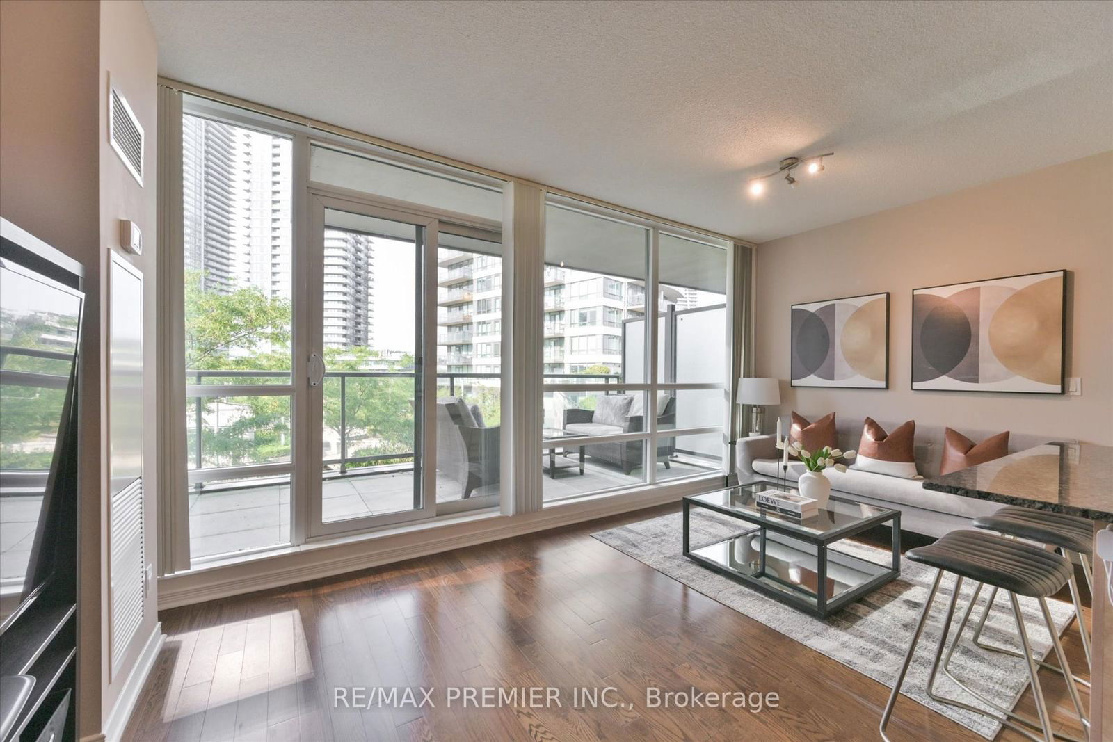 2240 Lakeshore Blvd W, unit 405 for sale