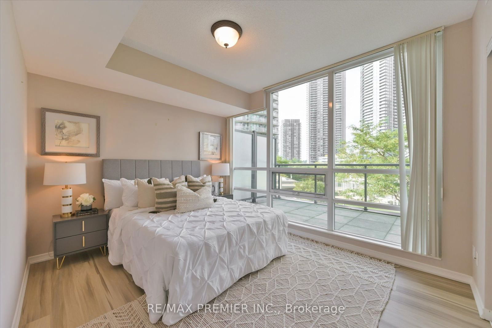 2240 Lakeshore Blvd W, unit 405 for sale