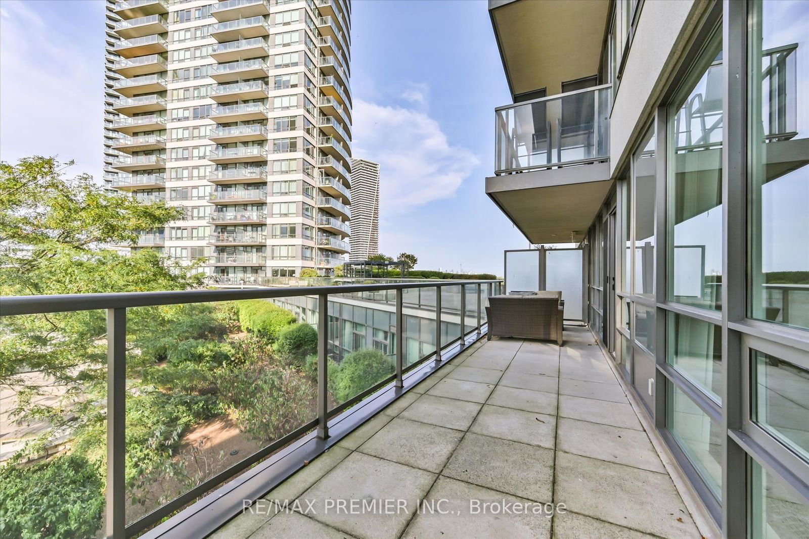 2240 Lakeshore Blvd W, unit 405 for sale