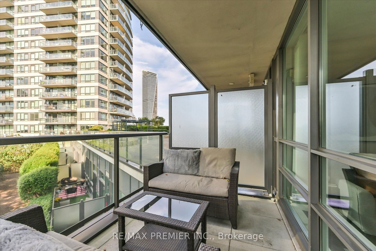 2240 Lakeshore Blvd W, unit 405 for sale