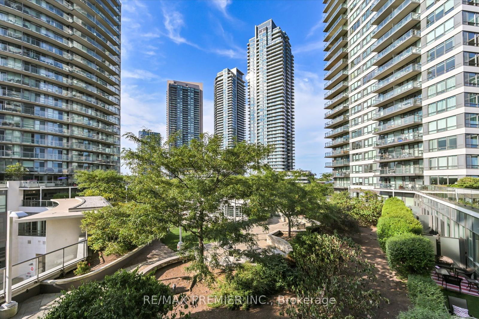 2240 Lakeshore Blvd W, unit 405 for sale