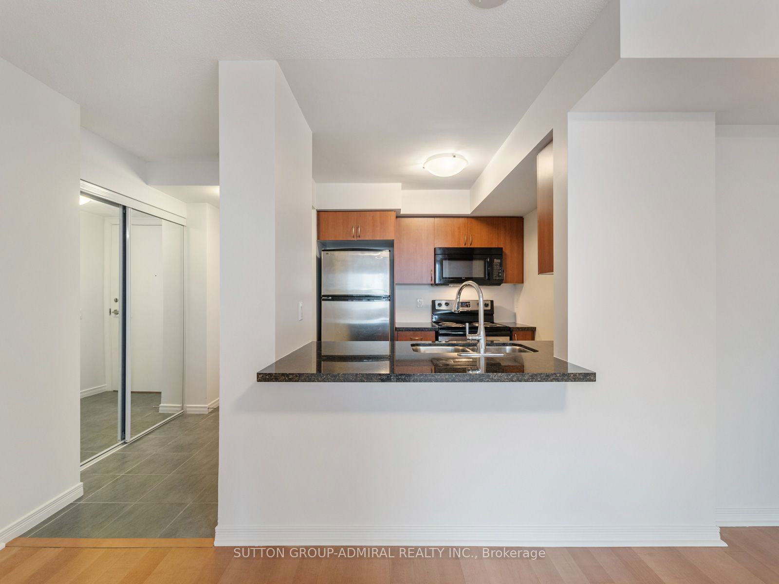 60 Heintzman St, unit 1715 for sale