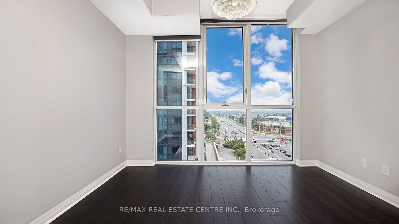 75 Eglinton Ave W, unit 902 for sale