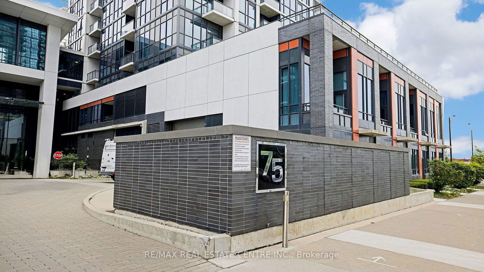 75 Eglinton Ave W, unit 902 for sale