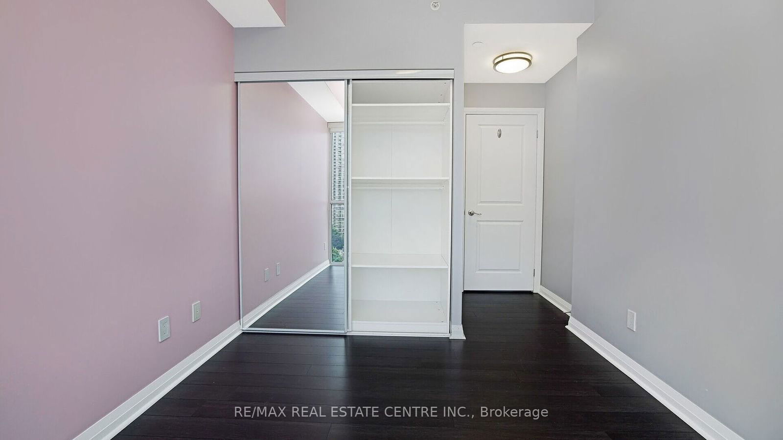 75 Eglinton Ave W, unit 902 for sale