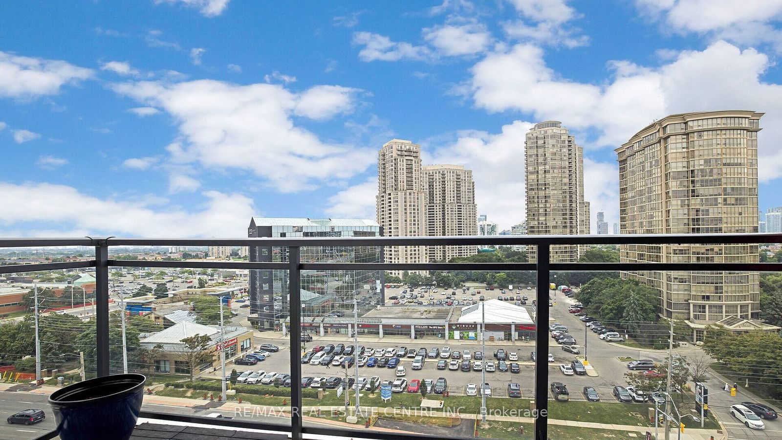 75 Eglinton Ave W, unit 902 for sale