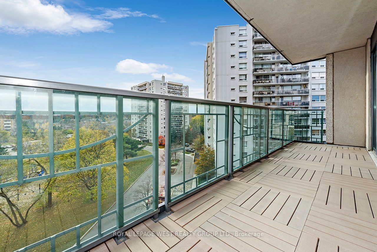 The Fountains of Edenbridge Condos, Etobicoke, Toronto