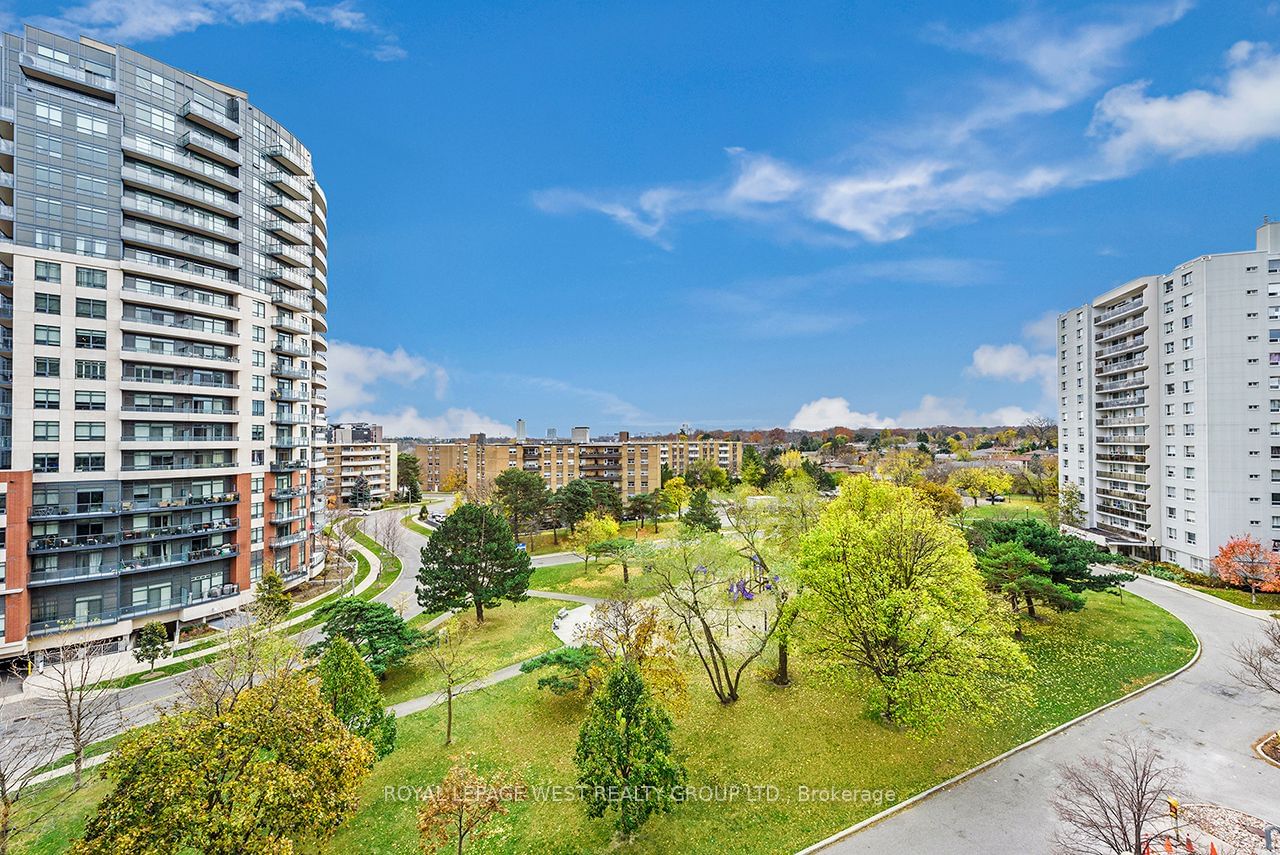 The Fountains of Edenbridge Condos, Etobicoke, Toronto