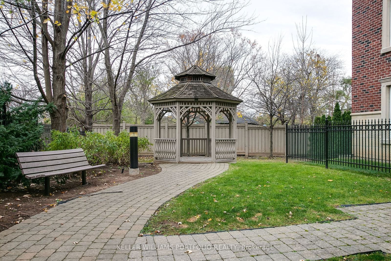 Applewood Terrace Townhomes, Mississauga, Toronto