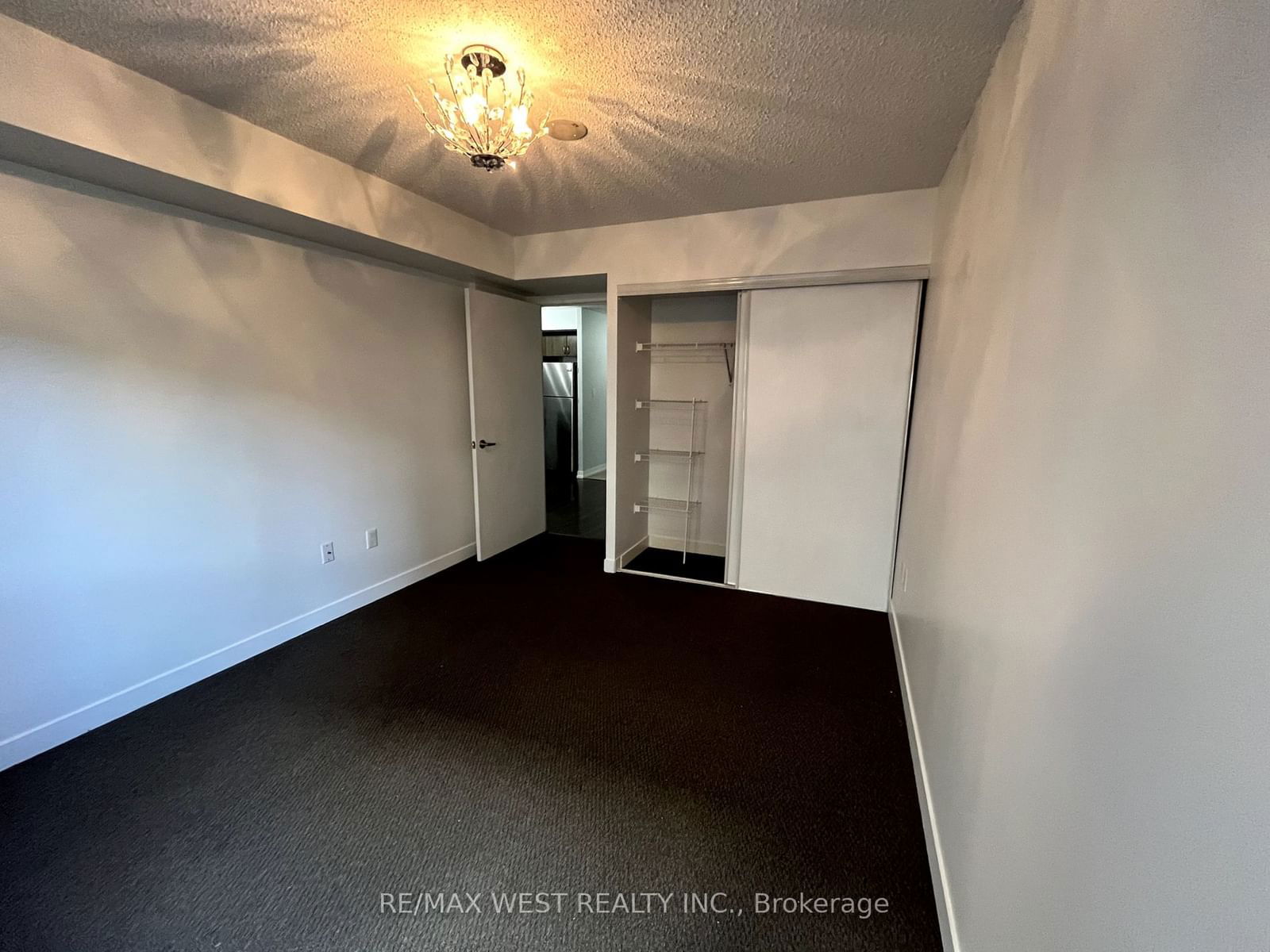 816 Lansdowne Ave, unit 112 for rent