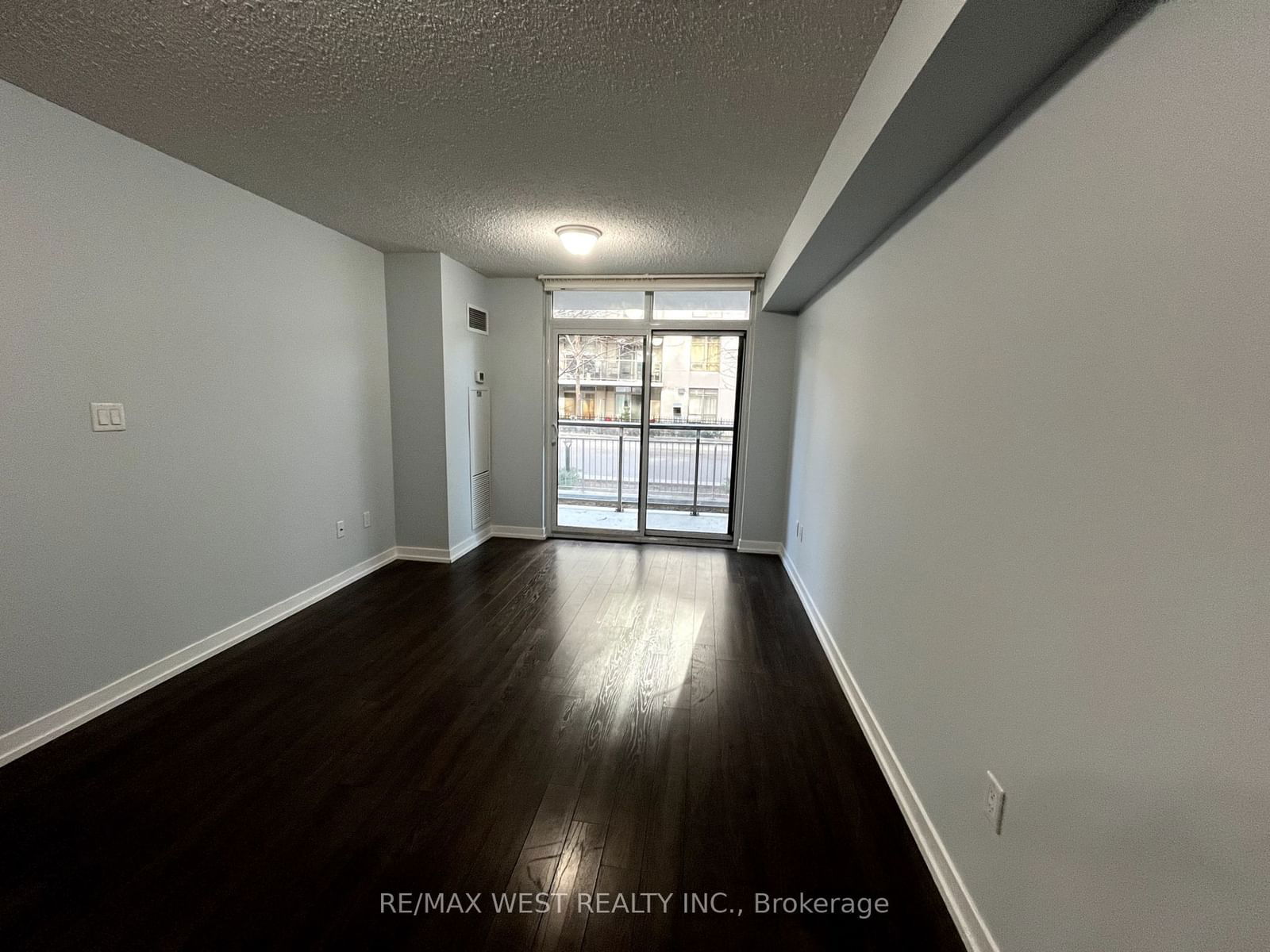 816 Lansdowne Ave, unit 112 for rent