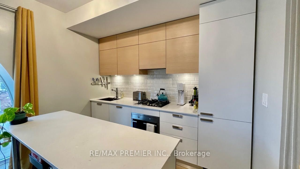 243 Perth Ave, unit 210 for rent