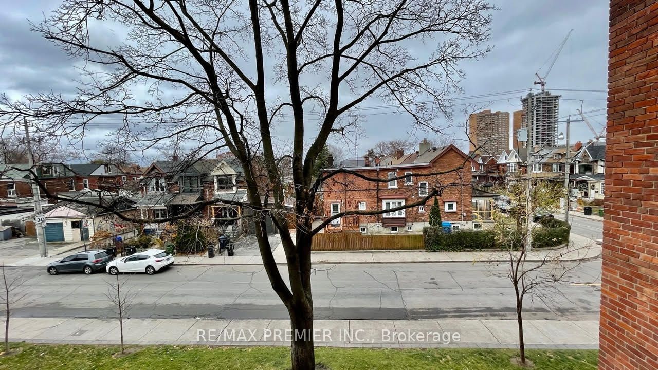 243 Perth Ave, unit 210 for rent