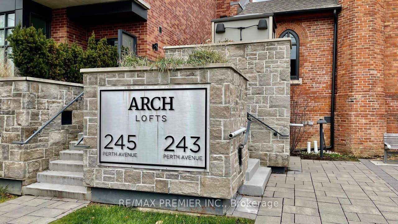 243 Perth Ave, unit 210 for rent