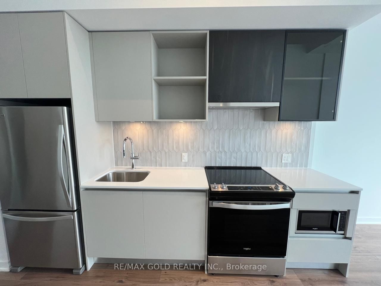 395 Dundas St W, unit 117 for rent