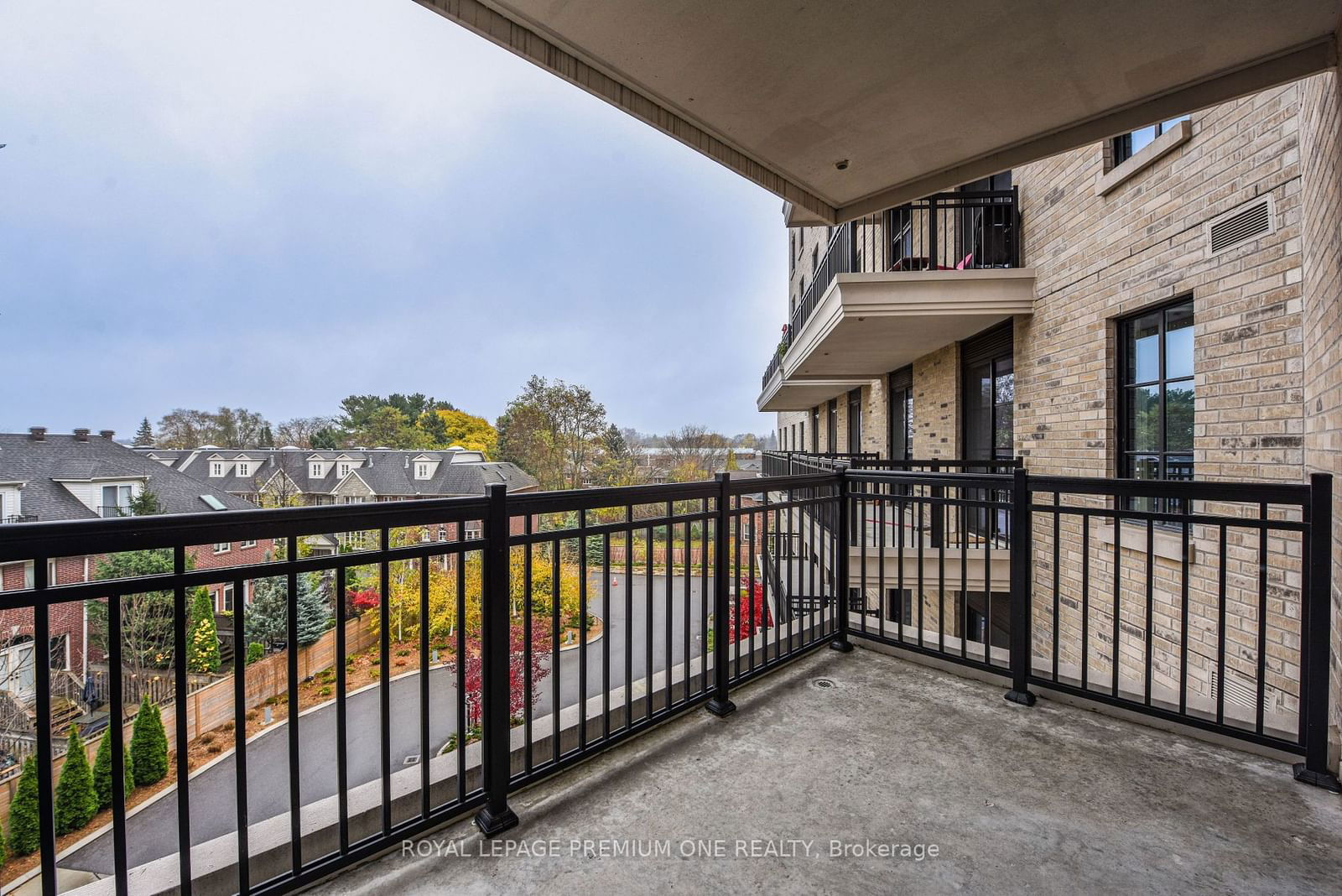 571 Prince Edward Dr N, unit 401 for rent