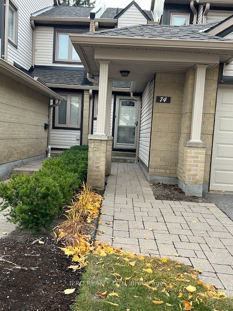 2275 Credit Valley Rd, unit 74 for rent