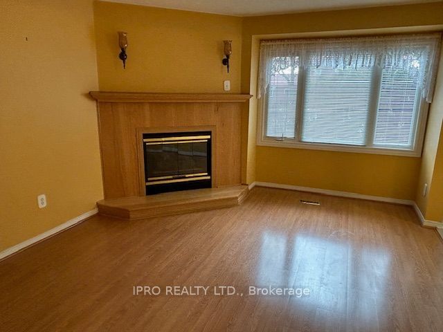 2275 Credit Valley Rd, unit 74 for rent