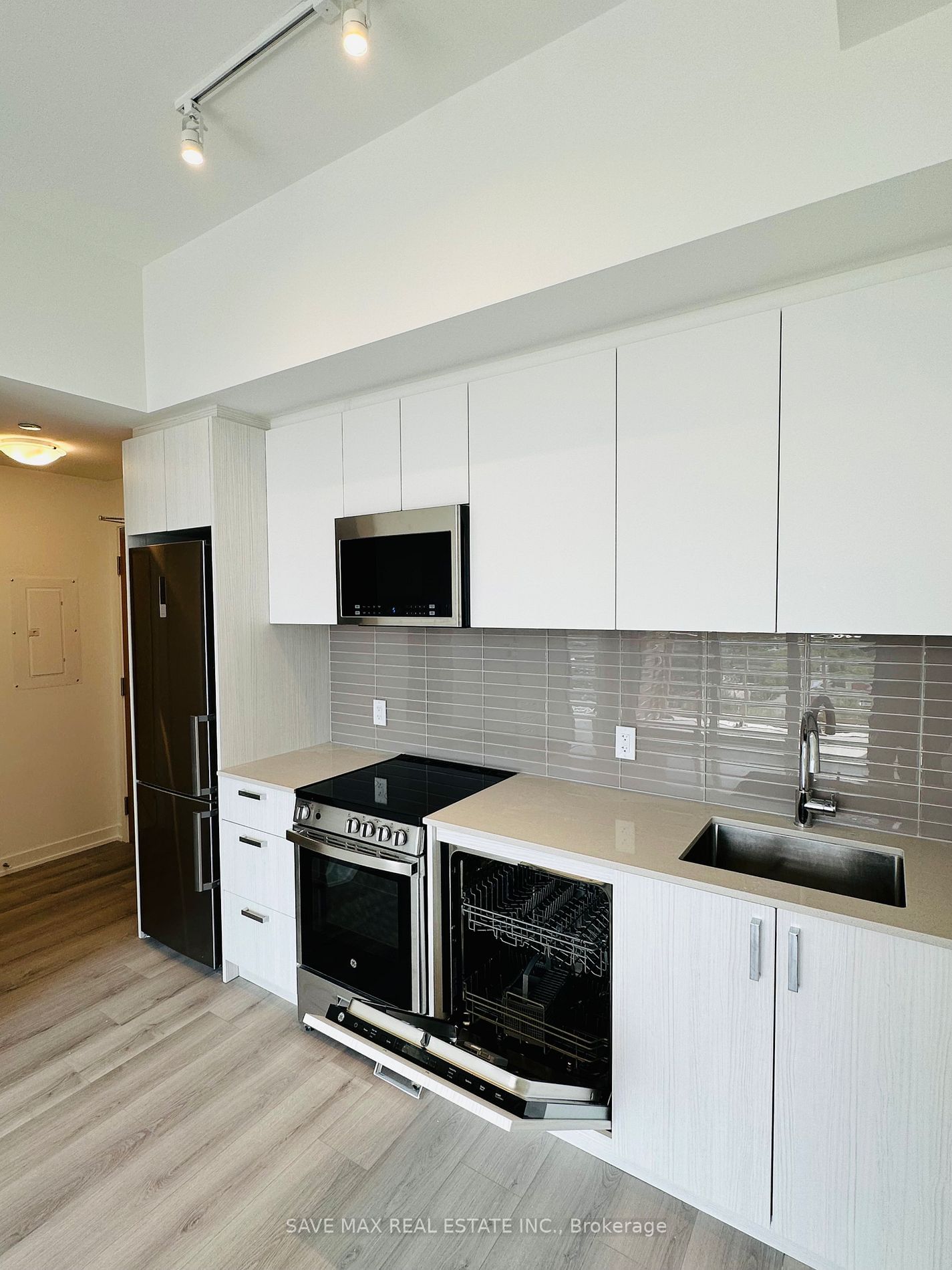 1787 St. Clair Ave W, unit 907 for rent