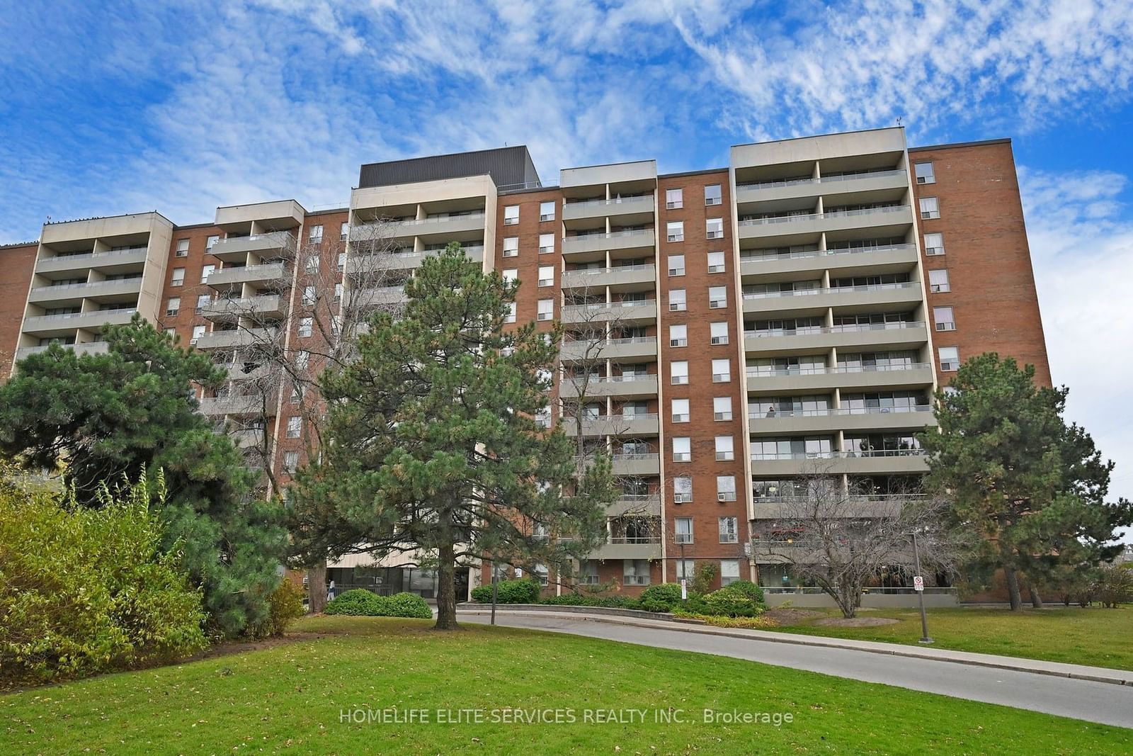 9 Four Winds Dr, unit 913 for sale