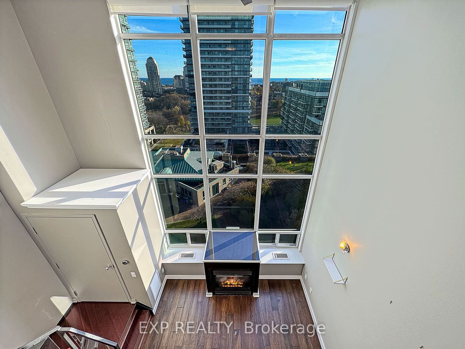 250 Manitoba St, unit PH832 for rent