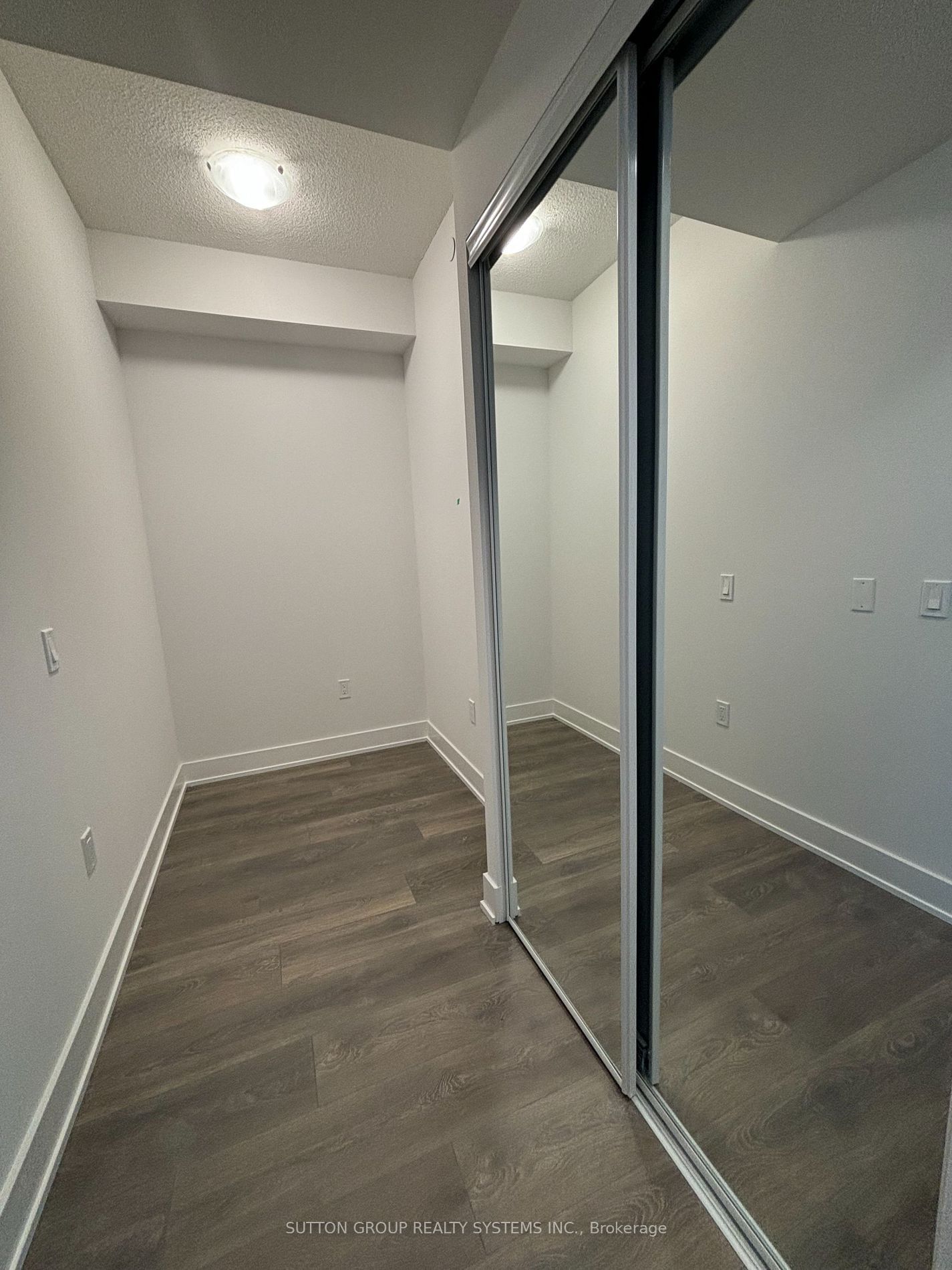 204 Burnhamthorpe Rd E, unit 508 for rent