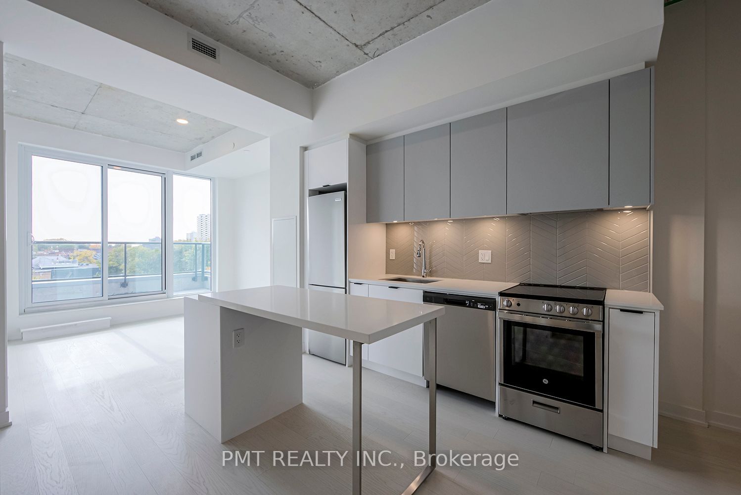 57 Brock Ave, unit 501 for rent