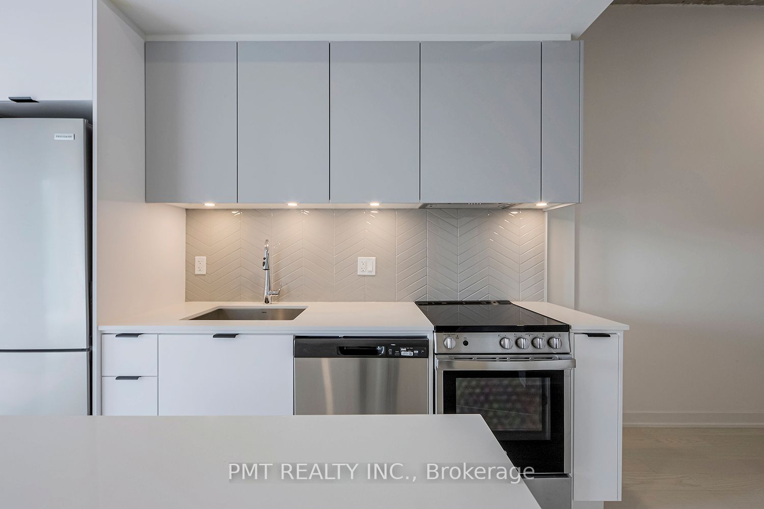 57 Brock Ave, unit 501 for rent