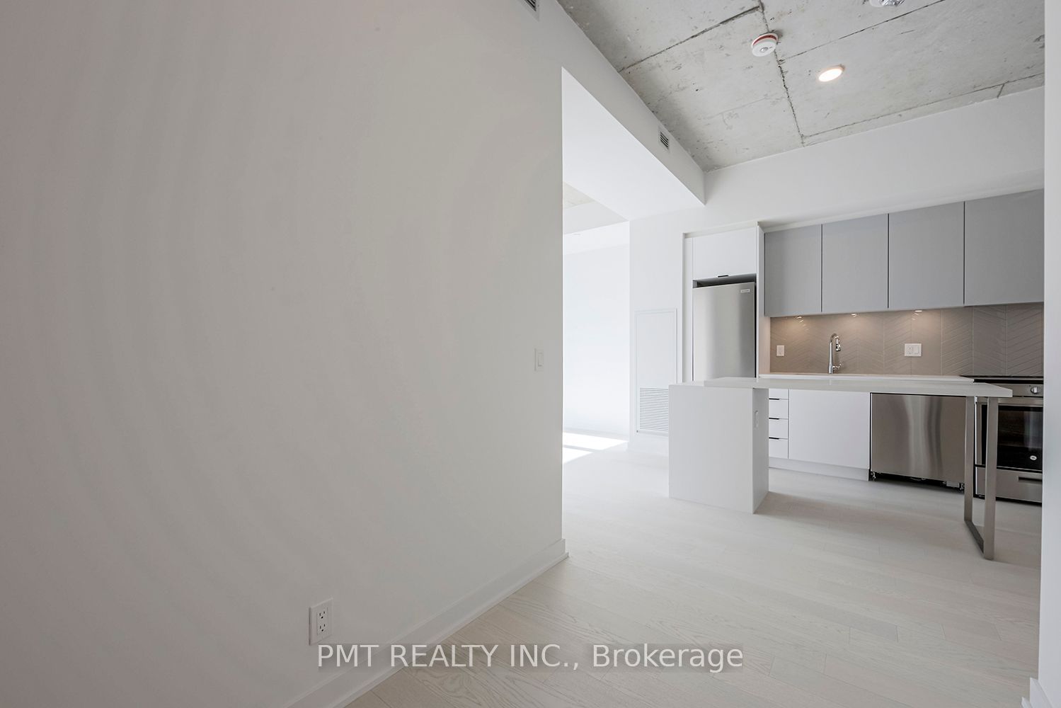 57 Brock Ave, unit 501 for rent