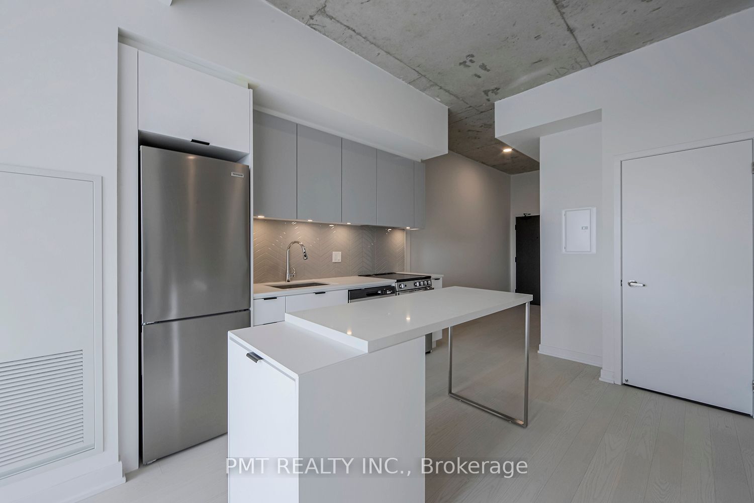 57 Brock Ave, unit 501 for rent