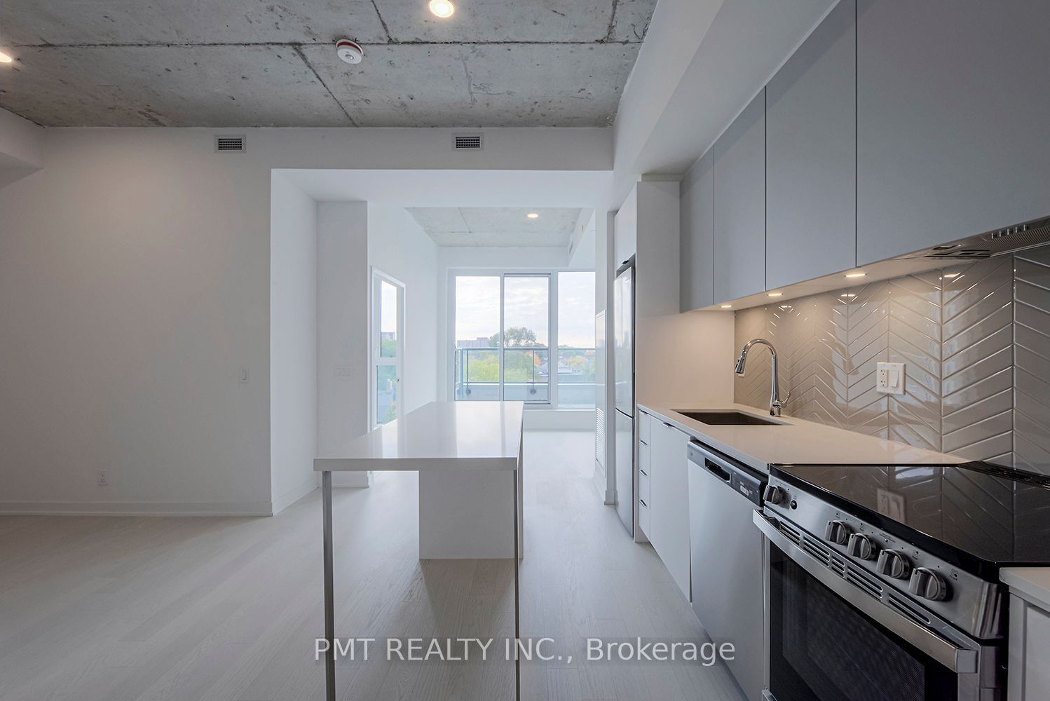 57 Brock Ave, unit 501 for rent