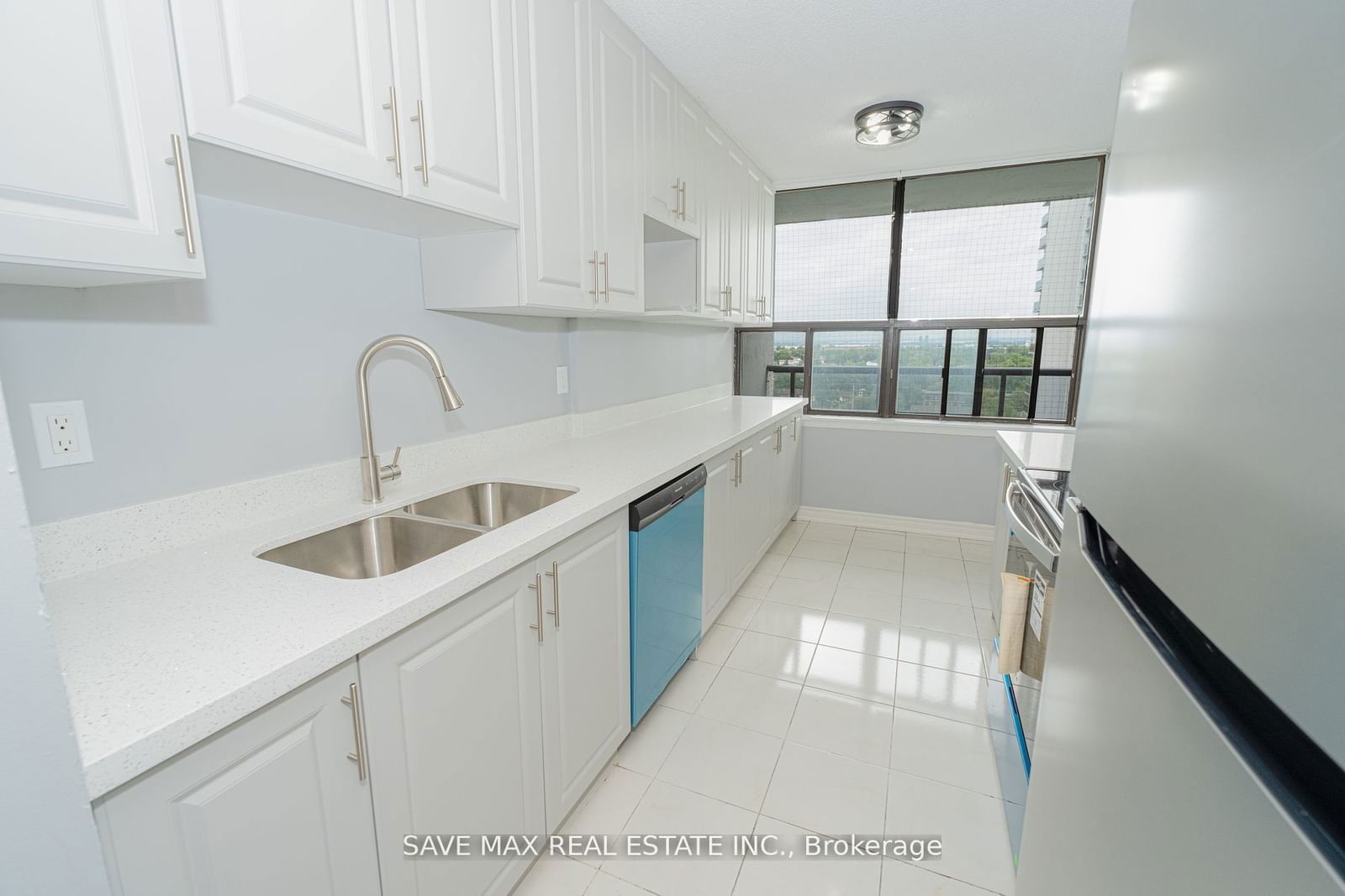 17 Knightsbridge Rd, unit #1101 for sale