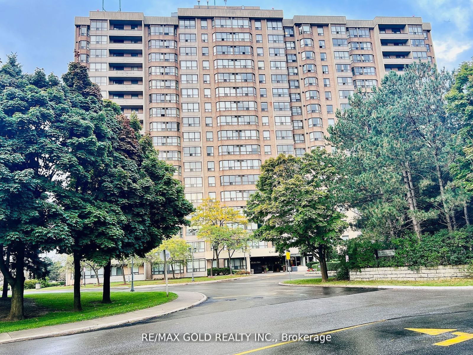 10 Malta Ave, unit 1504 for sale