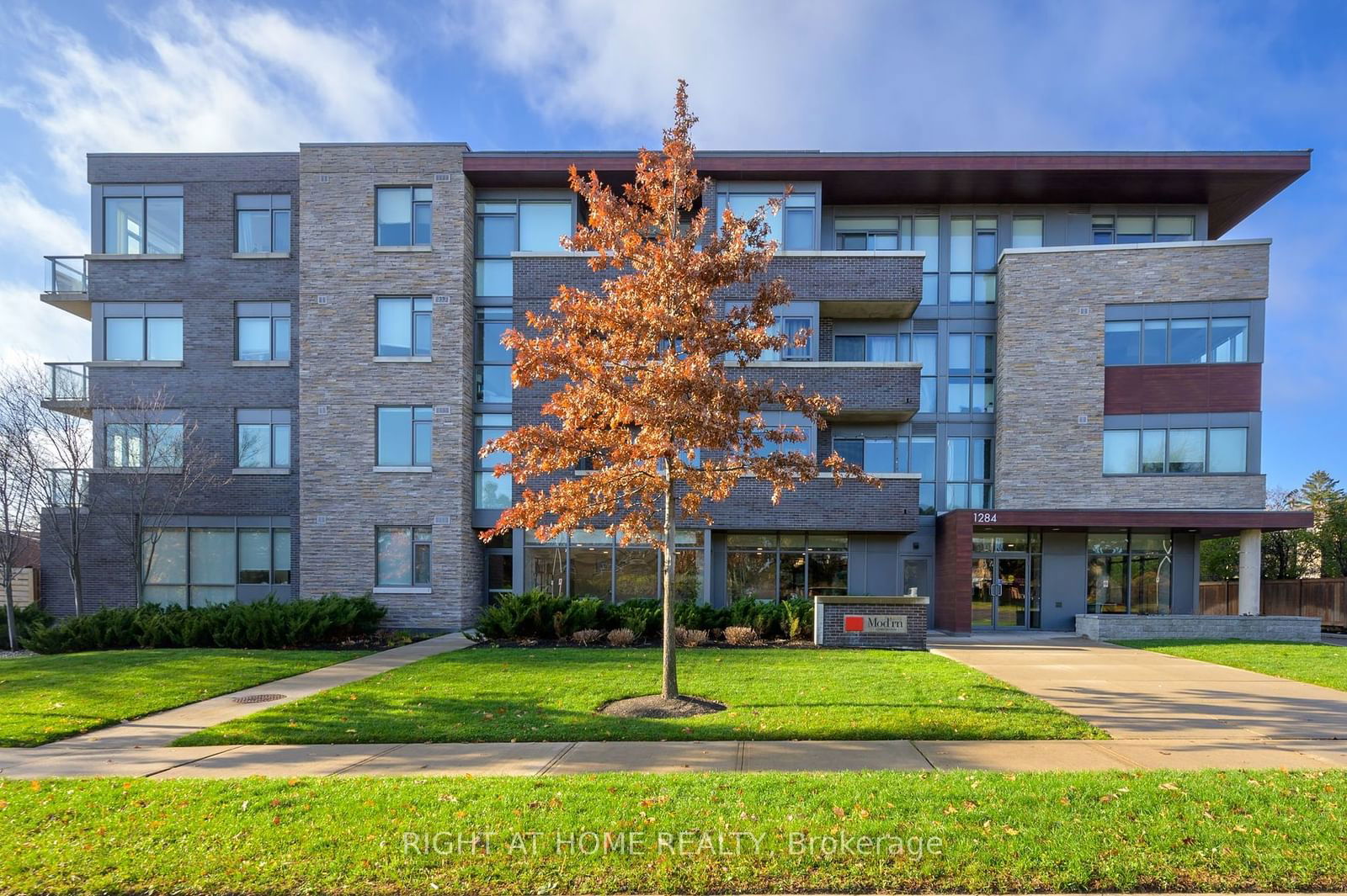 1284 Guelph Line, unit 318 for rent