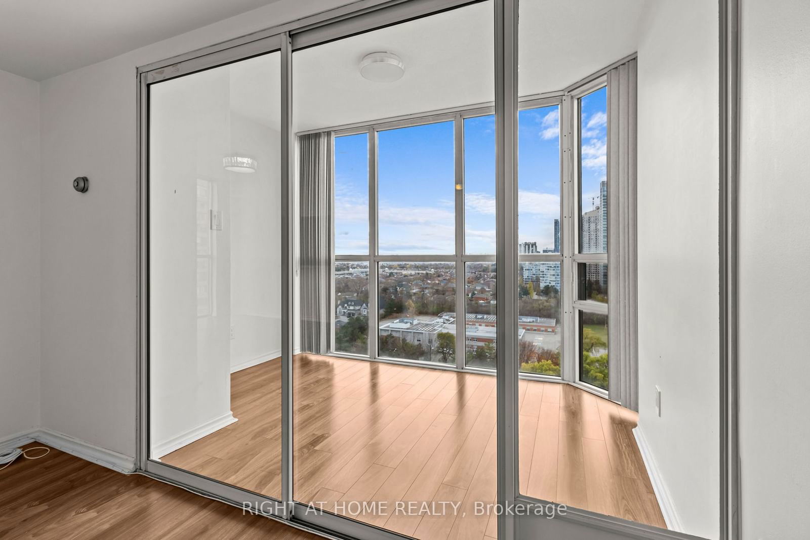 285 Enfield Pl, unit 1904 for sale