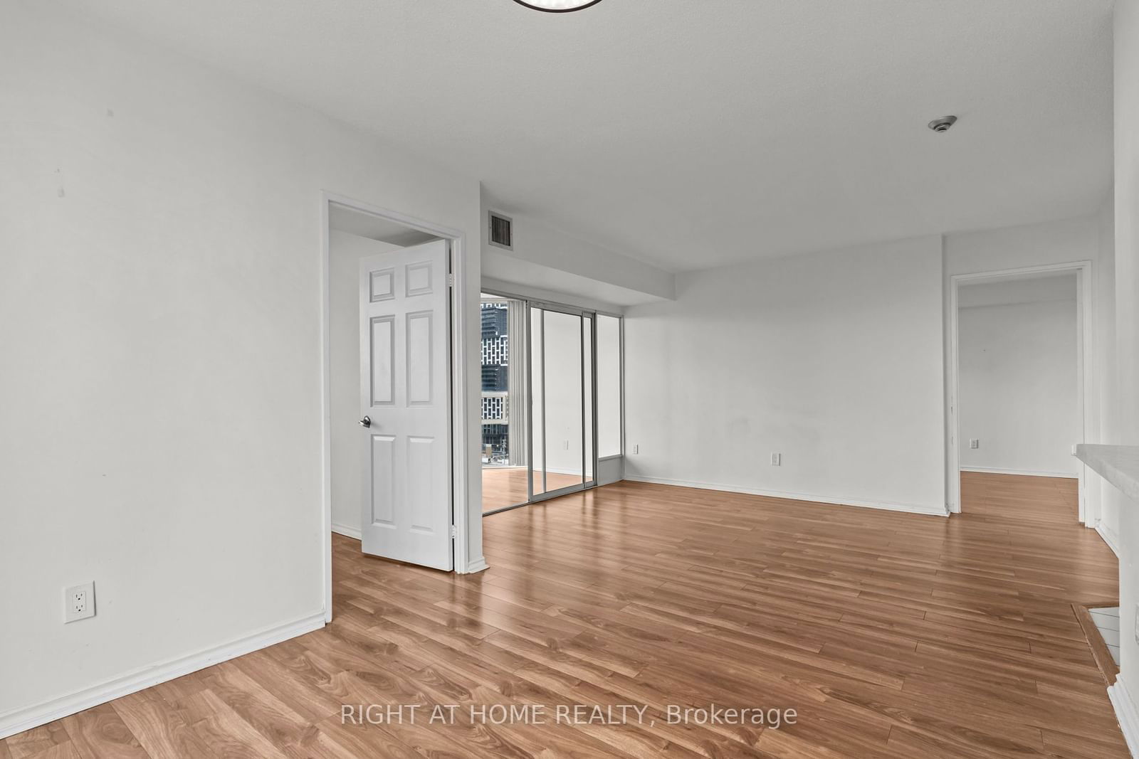 285 Enfield Pl, unit 1904 for sale