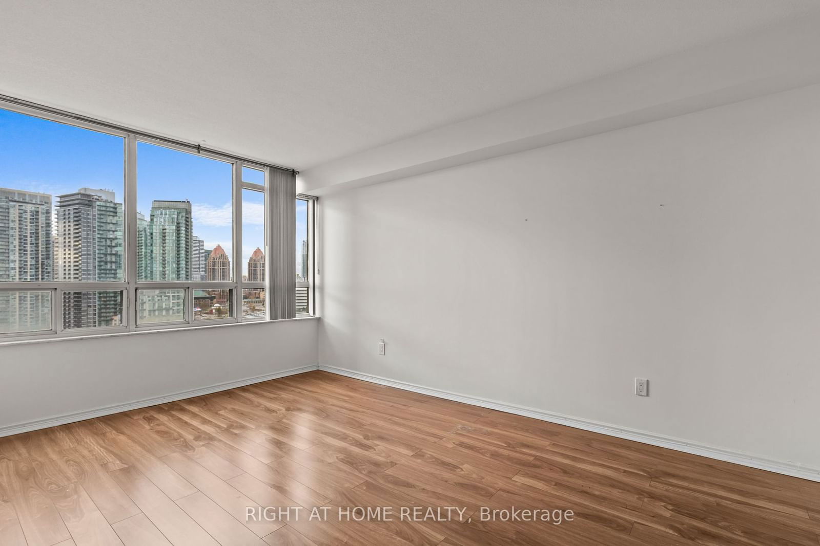 285 Enfield Pl, unit 1904 for sale