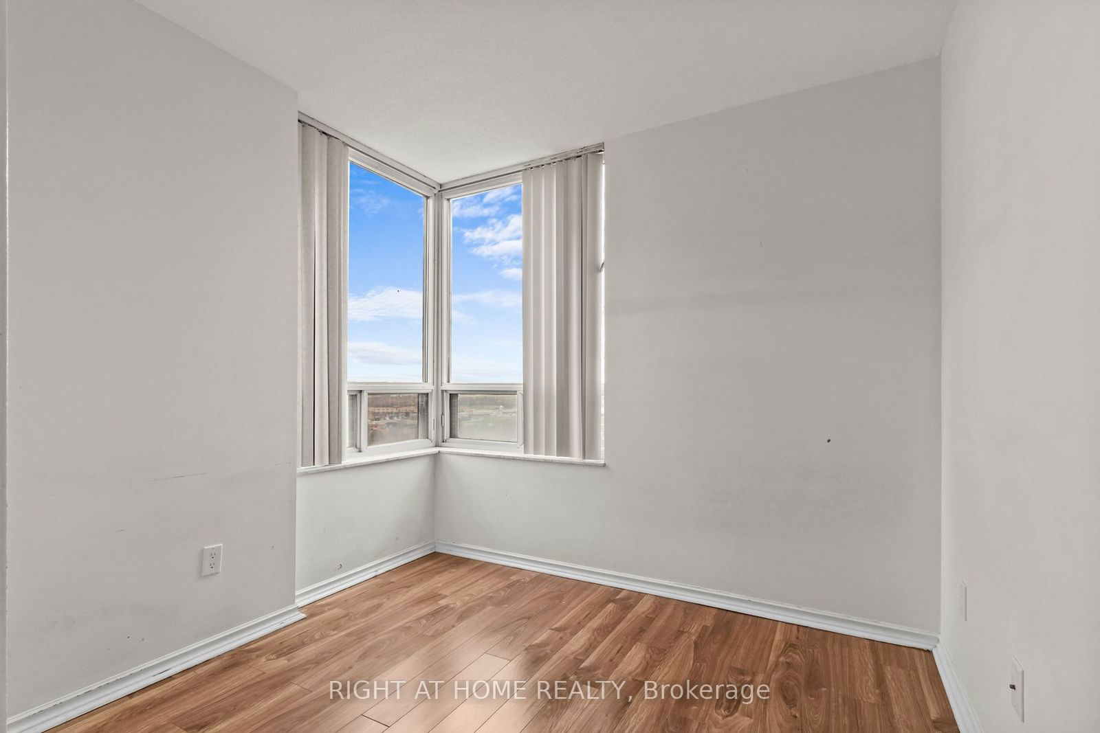 285 Enfield Pl, unit 1904 for sale