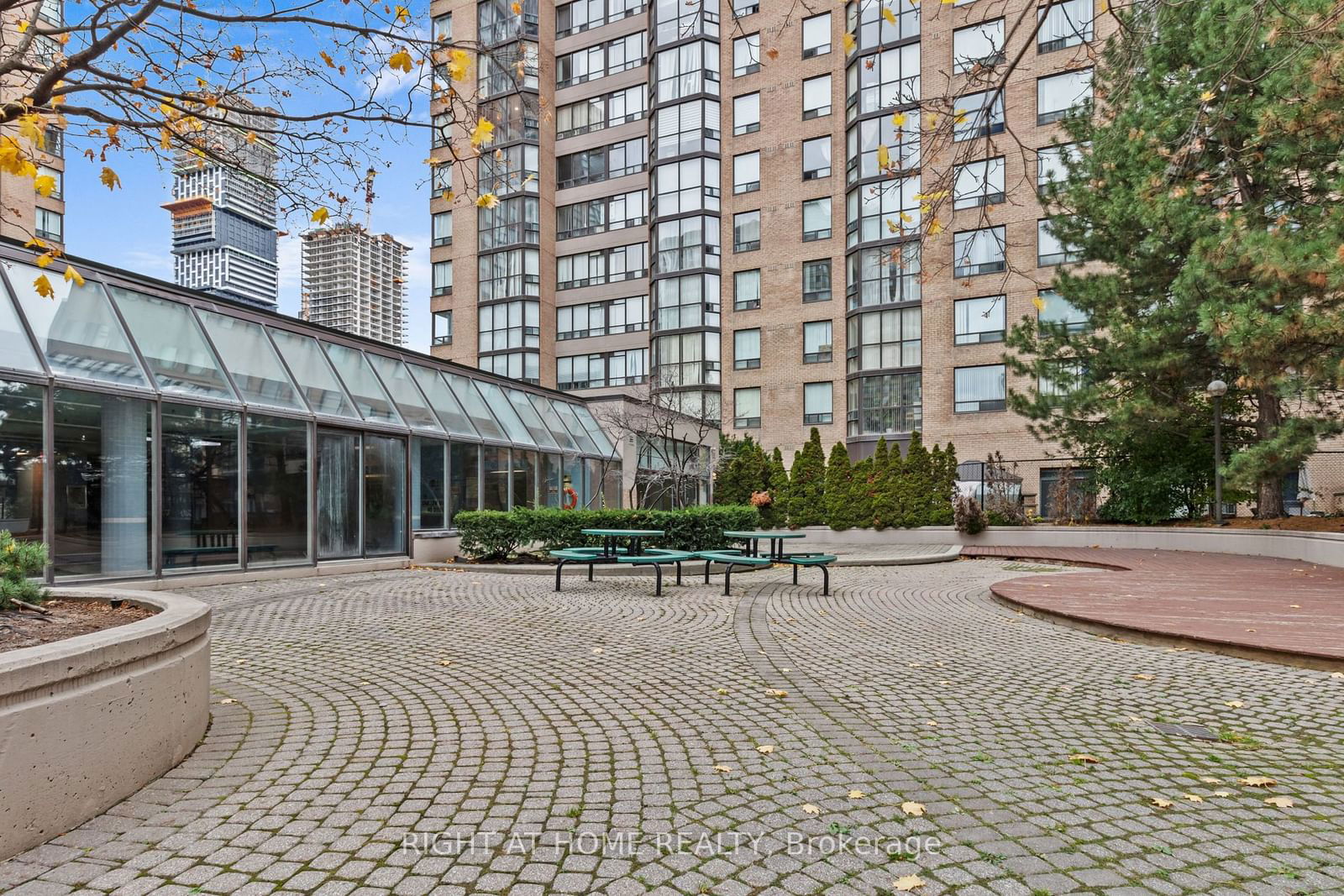 285 Enfield Pl, unit 1904 for sale