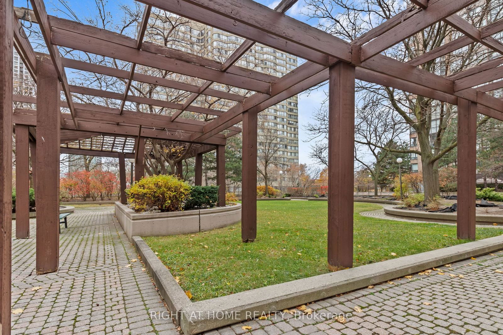 285 Enfield Pl, unit 1904 for sale