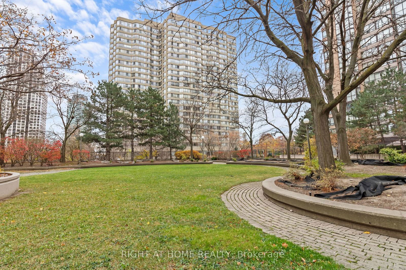 285 Enfield Pl, unit 1904 for sale