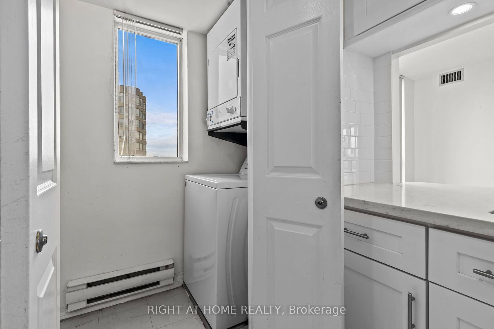 285 Enfield Pl, unit 1904 for sale