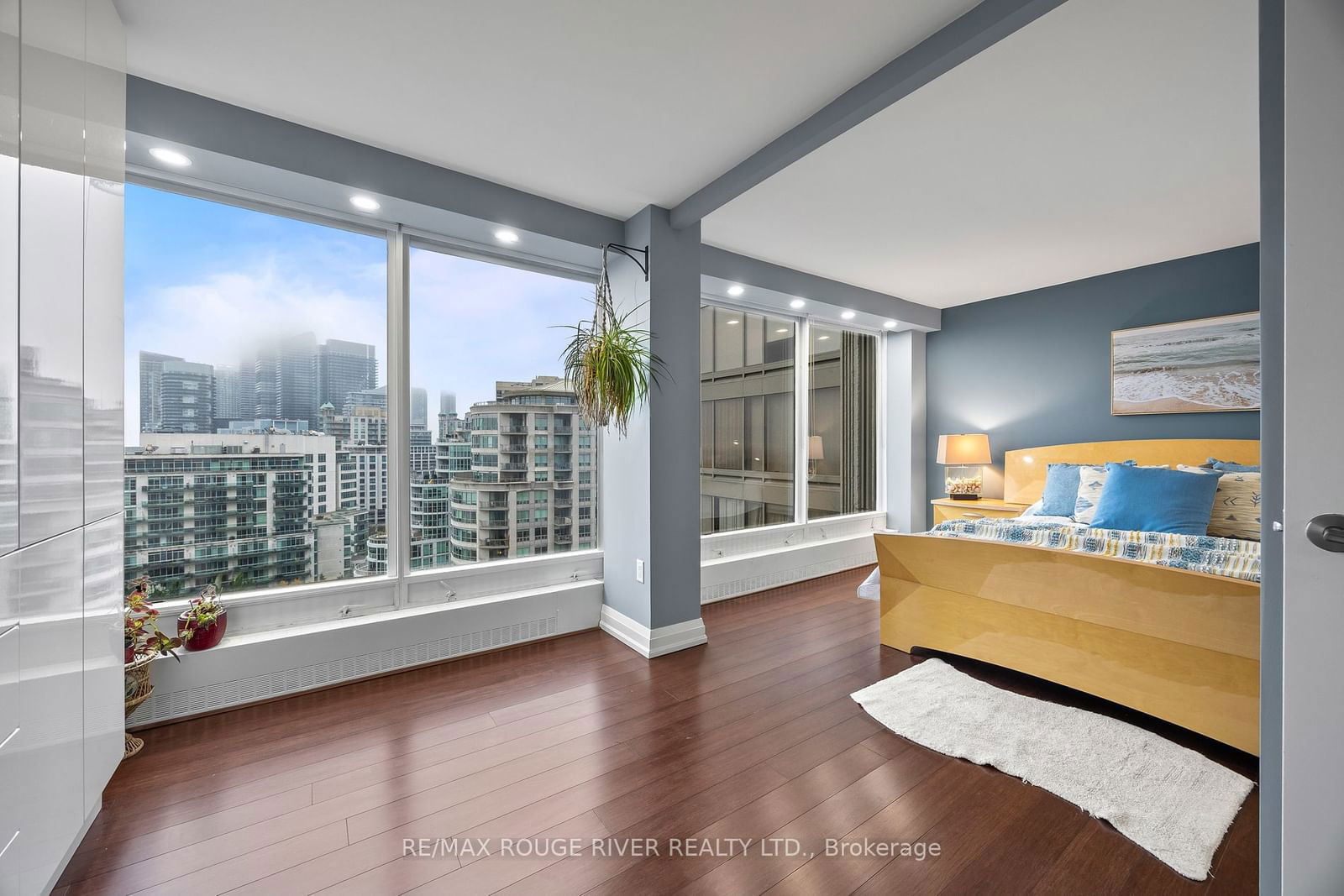 2045 Lake Shore Blvd W, unit 1504 for sale