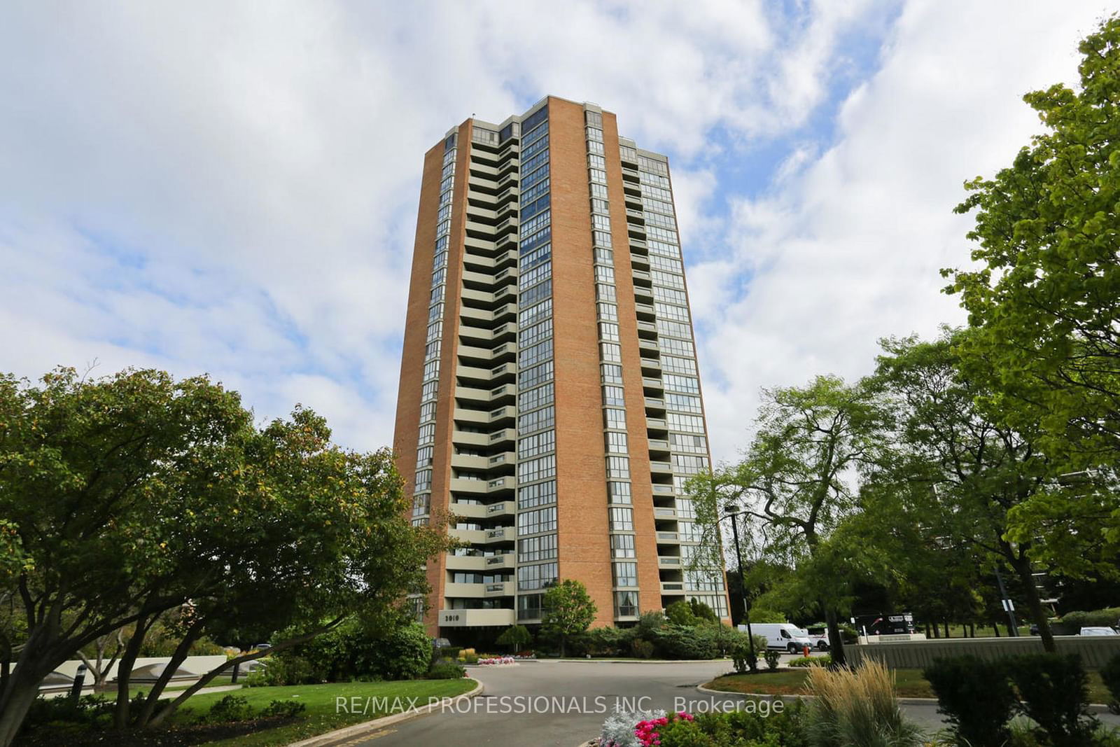 2010 Islington Ave, unit 601 for sale